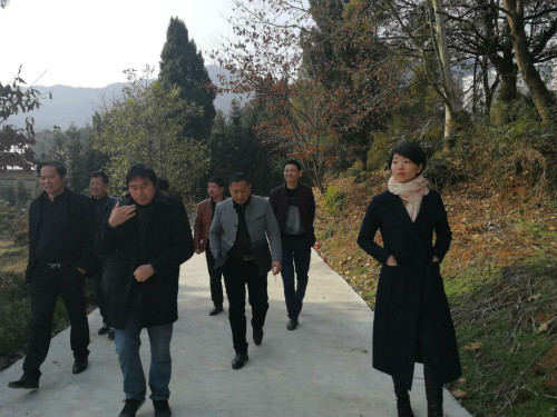 凝聚企业爱心，，，，，助力扶贫修路_怡和医药|江西怡和医药有限公司